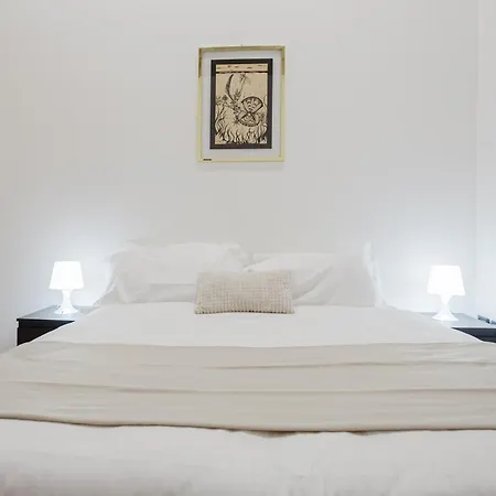 Garibaldi House Apartment